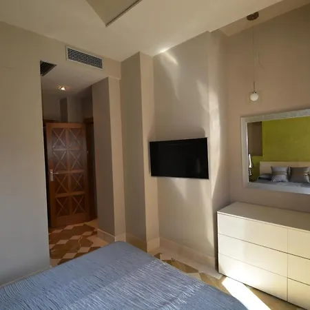 Apartment Luxury With Views To Alcazar, Cathedral And Giralda. *